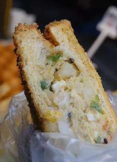 韩国超火的“面包可乐饼”，凌晨4点开门就排队，5个人还忙不过来