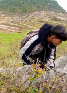 绝地求生真人版：拿着98k就找人打