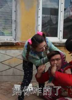 爆笑:还记得20年前玩丢手绢,把妈妈转晕了结局太逗了
