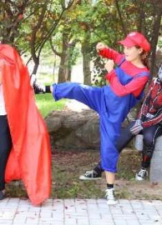 马里奥真人版：马里奥营救蜘蛛侠，大战女巫驴脸怪，能赢吗？