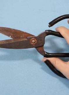 白用了30年剪刀才知道,只需一个土方法,剪刀立马锋