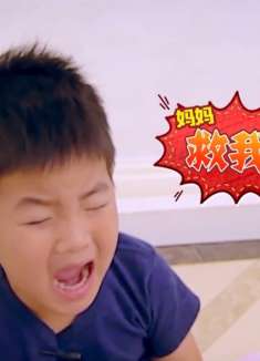 安吉和小鱼儿吵架打闹，胡可却在一旁视若无睹，情绪稳定太稳定了