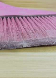 地面扫不干净？只需撕一块胶带，轻松一根毛发都不放过，超实用！