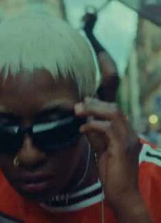 膜拜街头女王！小众电子舞曲「洗牌」