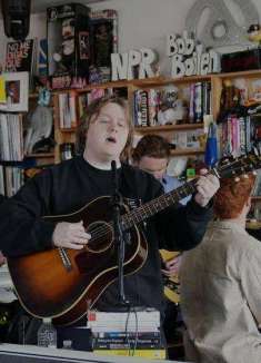 从笑到泪，感人至深震撼人心演唱会