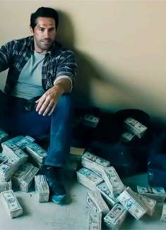 阿金斯最新动作片：一代拳王沦落至工地搬砖，却意外缴获黑帮赃款