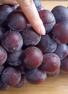 葡萄只用盐和面粉洗，等于吃虫卵，分享技巧，虫卵农药残留全跑光