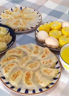 家里有孩子，每天早起变着花样做早餐，今日的包菜饺，孩子很爱吃