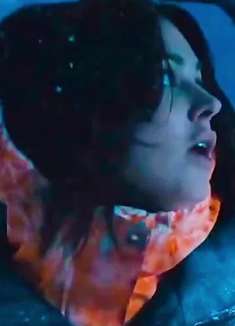 四人被困缆车，只剩美女一人看她如何自救！