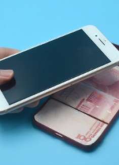 为什么不能往手机壳里放钱?现在清楚也为时不晚