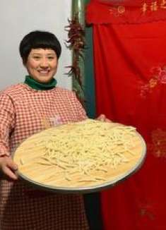 面粉新吃法，不擀面不烙饼，一推一擀就搞定，爽滑劲道，好吃过瘾