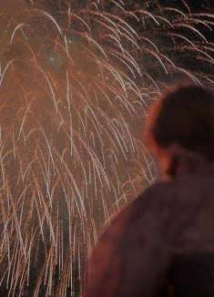 在世界的尽头，观赏夏日最美的烟花