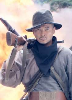 传奇英雄：鬼子炮楼太坚固，不料奇侠发明辣椒炸弹，爆炒小日本！