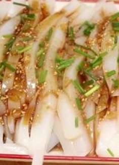 手熬淀粉成透亮凉粉，浇自调酸辣汁！Q弹爽口一拌消暑气