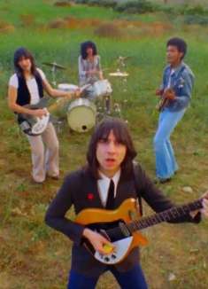 怀旧摇滚 MV，欢乐演绎「流金岁月」