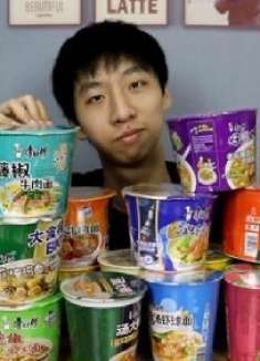 小伙试吃“22种口味”康师傅泡面，到底哪种口味最好吃？