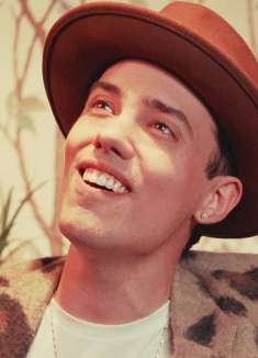 西班牙歌手翻唱「Leave The Door Open」