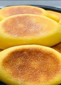 最近玉米面加鸡蛋火了，不炒不烤不油炸，出锅酥香柔软，比包子香