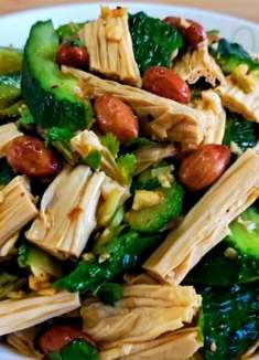 黄瓜和腐竹这样做，清脆爽口又开胃，下酒又解腻，过节必备小菜