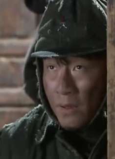 战争片：团长和小伙对暗号，不料小伙身份不简单，立马就对了出来