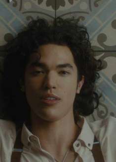 Conan Gray ：深深地坠入爱河是什么感觉