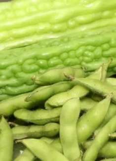 苦瓜搭配毛豆是绝配，简单一做，营养丰富，味道好，不错的时令菜