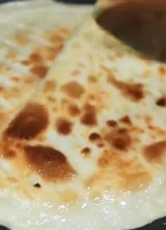 花3块钱买了一斤韭菜，包了8个超大“韭菜盒子”，好便宜了