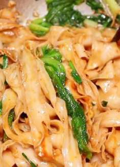 家庭版陕西油泼面，做法简单，筋道爽滑，入口Q弹，吃2碗才过瘾