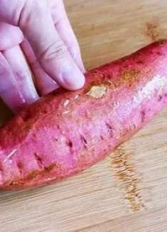 立秋后要多吃红薯，教你一个新做法，简单家常，吃着过瘾，太香了