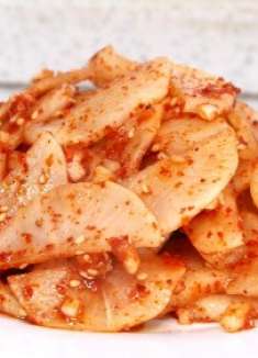 白萝卜这样做太好吃了，天天吃都不会腻，酸辣鲜香，比吃肉还下饭