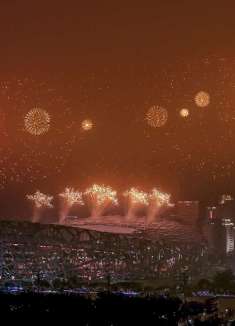 流淌的辉煌！庆祝建党 100 周年烟花表演