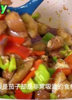 今天才知道，炒茄子一定不要先放油，多做2步，茄子鲜嫩不油腻