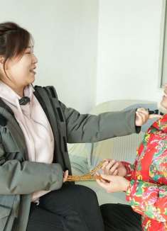 女房东来收房租，男租客没钱付，最后以身相许