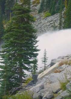 自然放松瀑布：让人惊叹不已的美景