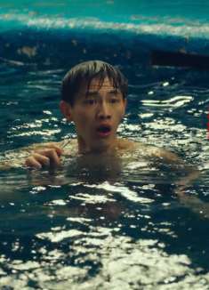 五个扑水的少年：热血青年打扫海洋馆却误碰到开关，这下可热闹了