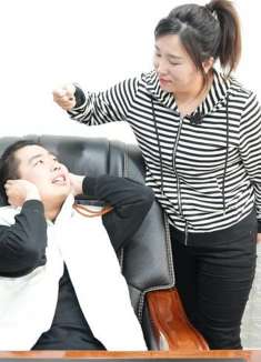 美女来公司面试，不料老板竟然是前夫，俩人对话太搞笑了