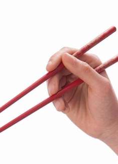 活了一辈子别把筷子拿错了，教你正确用法，男女老幼都要看看