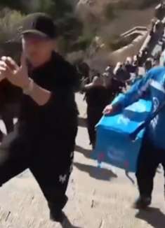 外卖员：他实在给的太多了！