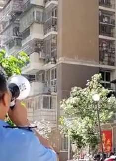 突发通报！广东横琴26岁男子窜入小区抢劫，致1人死亡，安防漏洞引全网恐慌