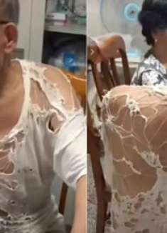 别人热得冒汗,您这怕是冒得硫酸吧