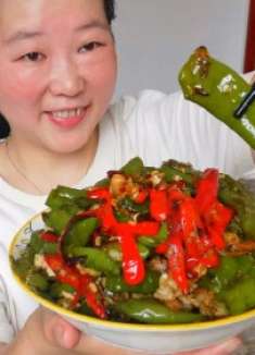 用超多小米椒和螺丝椒炒鸡蛋，爆辣下饭，一口辣椒一口饭贼过瘾