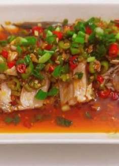 大厨教你凉拌鲫鱼正宗做法，汁香味美，鲜辣嫩滑，料汁可拌很多菜