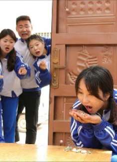 短剧：小伙伴们发现了一个超级大的秘密，小丽竟是“异食癖”
