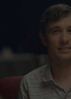 爱情喜剧短片：在「帐篷」里度蜜月的新婚夫妇