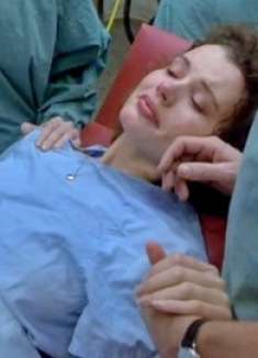 男友的人皮脱落，现出了苍蝇的真身，女友摸着孕肚感到一阵后怕