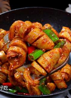 年夜饭的餐桌上，一定要做这个香辣入味的炒面筋，全家都爱吃
