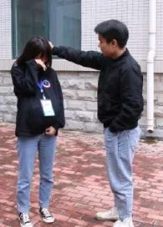 女员工怀孕请产假，经理不批还把她开除了