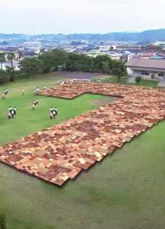 校园离奇出现上千张桌子拼成的倒计时，原来是外星人的警告