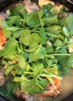 媳妇在家做的酿豆腐肉丸煲，皮韧肉嫩、香滑爽口，超级好吃