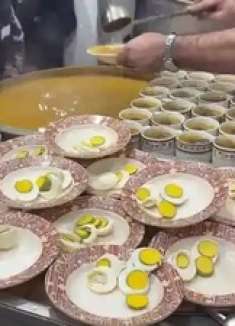 只有在巴基斯坦街头才能喝到的鸡肉羊肉汤,场面极度火爆